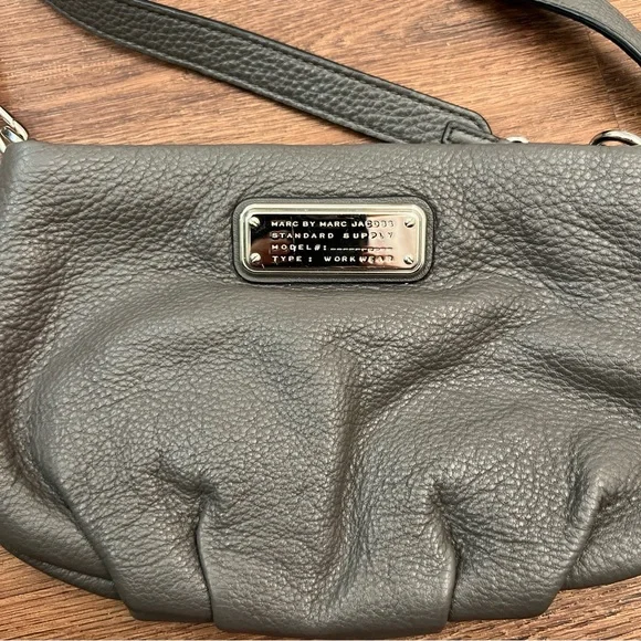 Marc Jacobs Grey Crossbody EUC - Picture 3 of 9